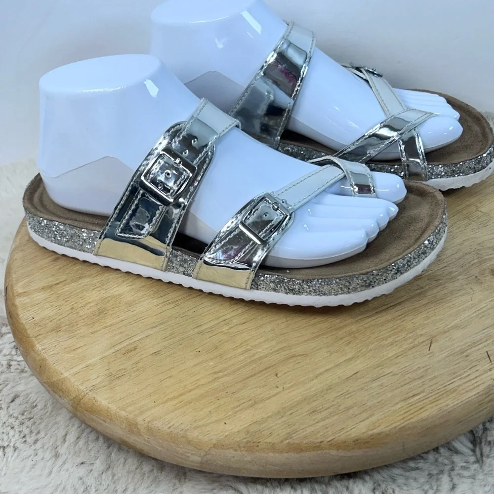 Wonder Nation Chrome Silver Sandals Comfortable and Stylish‎ youth 5 women’s 7